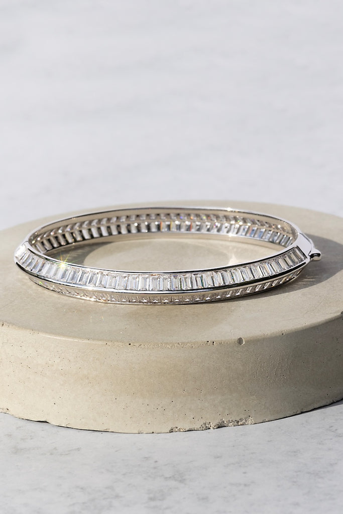 RAZOR EDGE BANGLE- SILVER – Native Gem